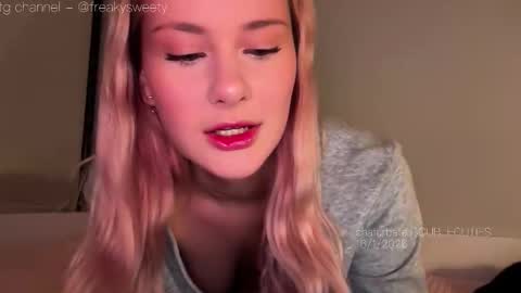 Snapshot of doublecuties chatting on 01-16-26, 03:10 Lana Eva dont forget to give us a thumb up online show from 01-16-26, 03:10