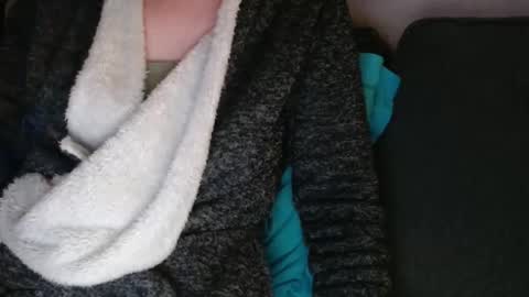 Douce Elsa online show from 12-18-24, 06:14