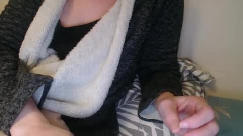 Douce Elsa online show from 12-20-24, 09:28