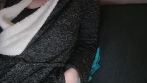 Douce Elsa online show from 12-24-24, 05:02