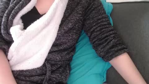 Douce Elsa online show from 12-27-24, 12:23