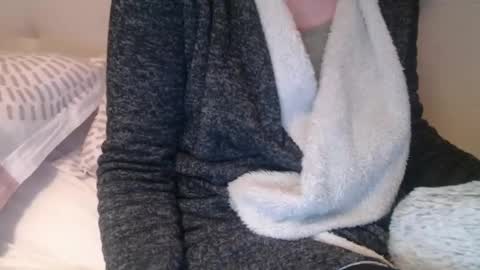 Douce Elsa online show from 12-29-24, 12:12