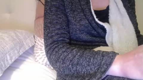 Douce Elsa online show from 01-20-25, 10:04