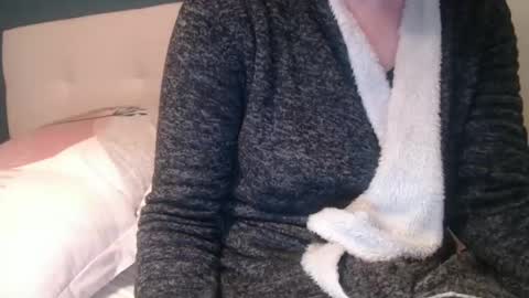 Douce Elsa online show from 02-21-25, 06:37