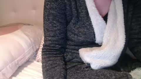 Douce Elsa online show from 03-09-25, 06:11