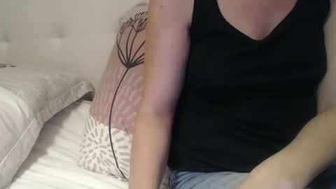 Douce Elsa online show from 09-11-25, 05:13