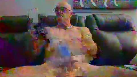 Snapshot of doum1122 chatting on 12-11-24, 02:52 doum1122 online show from 12-11-24, 02:52