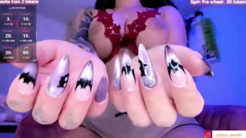 Snapshot of doux_amer chatting on 10-03-25, 11:51 VickyHelp me to reach 300 thumbs up online show from 10-03-25, 11:51