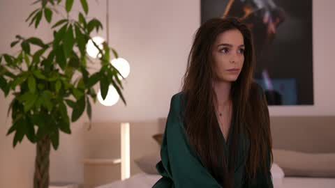 Snapshot of dovia chatting on 09-30-25, 06:18 . . online show from 09-30-25, 06:18