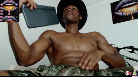 Snapshot of drake_brown_23 chatting on 01-17-25, 10:01 Drake 23 online show from 01-17-25, 10:01