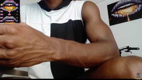 Snapshot of drake_brown_23 chatting on 01-30-25, 05:39 Drake 23 online show from 01-30-25, 05:39