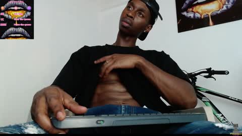 Snapshot of drake_brown_23 chatting on 01-31-25, 10:21 Drake 23 online show from 01-31-25, 10:21