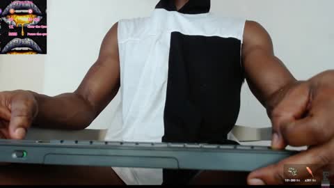 Snapshot of drake_brown_23 chatting on 02-08-25, 11:45 Drake 23 online show from 02-08-25, 11:45