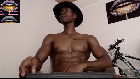 Snapshot of drake_brown_23 chatting on 02-24-25, 03:44 Drake 23 online show from 02-24-25, 03:44