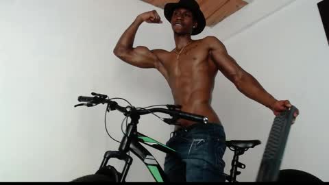 Snapshot of drake_brown_23 chatting on 02-26-25, 04:14 Drake 23 online show from 02-26-25, 04:14