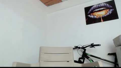 Snapshot of drake_brown_23 chatting on 02-27-25, 03:36 Drake 23 online show from 02-27-25, 03:36