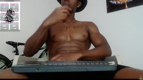 Snapshot of drake_brown_23 chatting on 03-08-25, 05:38 Drake 23 online show from 03-08-25, 05:38