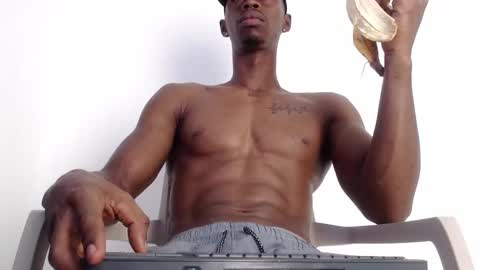 Snapshot of drake_brown_23 chatting on 09-12-25, 01:11 Drake 23 online show from 09-12-25, 01:11