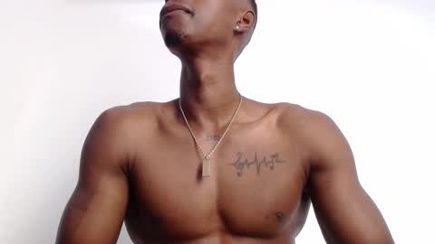 Snapshot of drake_brown_23 chatting on 10-01-25, 01:50 Drake 23 online show from 10-01-25, 01:50