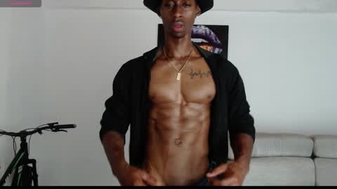 Snapshot of drake_brown_23 chatting on 10-13-25, 12:43 Drake 23 online show from 10-13-25, 12:43