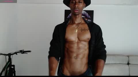 Snapshot of drake_brown_23 chatting on 10-13-25, 01:22 Drake 23 online show from 10-13-25, 01:22