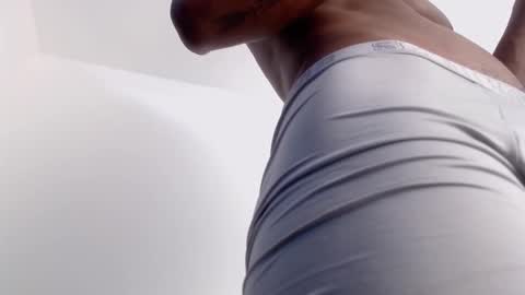 Snapshot of drake_brown_23 chatting on 10-30-25, 01:45 Drake 23 online show from 10-30-25, 01:45