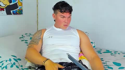 drake_xion1 online show from 11-18-25, 04:11