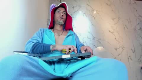 Drake Neuman online show from 10-08-25, 04:10