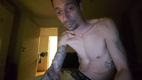Snapshot of drako198 chatting on 08-09-26, 10:58 drako198 online show from 08-09-26, 10:58