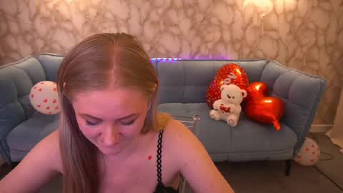 Lina online show from 02-15-26, 07:51