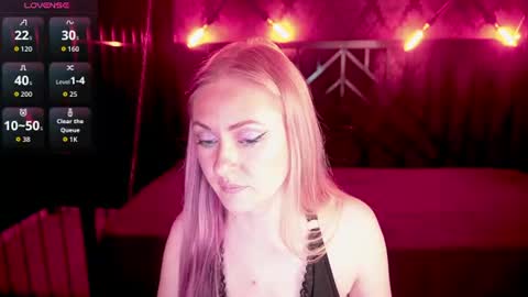 Lina online show from 06-17-26, 05:43