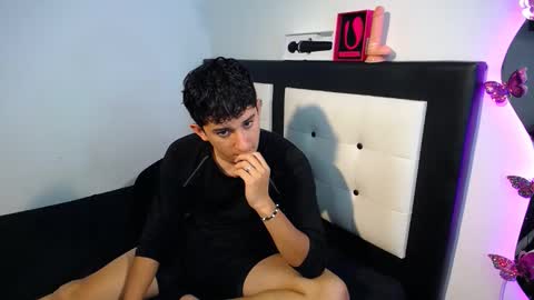 Snapshot of dravith_and_valery chatting on 10-06-25, 03:04 -- nicolle and jhon -- online show from 10-06-25, 03:04