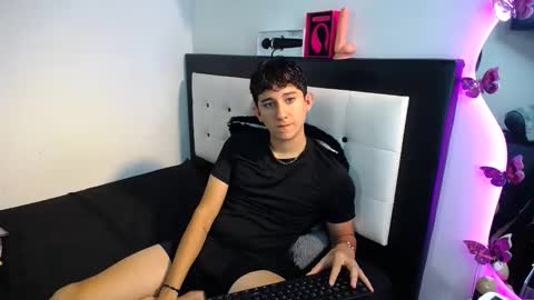 Snapshot of dravith_and_valery chatting on 10-09-25, 10:57 -- nicolle and jhon -- online show from 10-09-25, 10:57