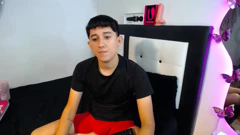 Snapshot of dravith_and_valery chatting on 10-14-25, 09:15 -- nicolle and jhon -- online show from 10-14-25, 09:15