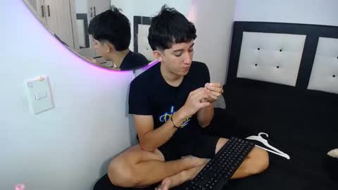 Snapshot of dravith_and_valery chatting on 11-04-25, 08:19 -- nicolle and jhon -- online show from 11-04-25, 08:19