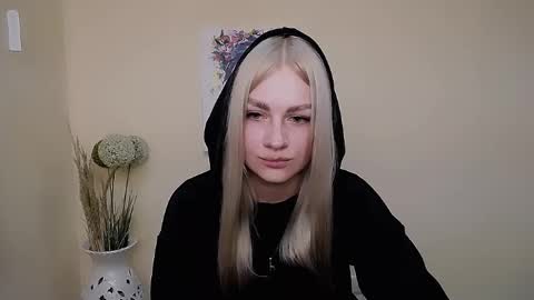dream_dolly_ online show from 09-18-25, 03:36