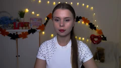 Mari online show from 10-20-25, 05:19