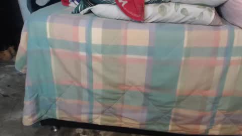 Snapshot of dream_real chatting on 10-18-25, 11:33 dreamreal online show from 10-18-25, 11:33