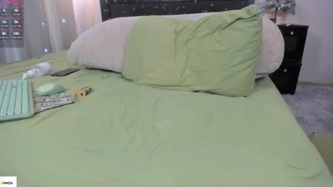 Snapshot of dream_sexy chatting on 12-11-24, 08:47 Mari online show from 12-11-24, 08:47