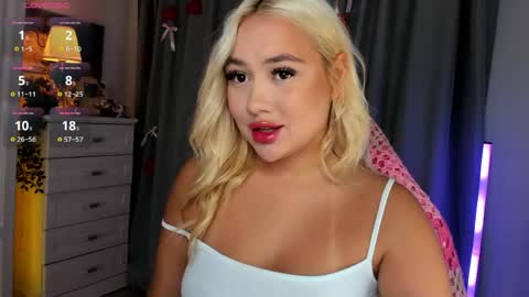 Snapshot of dreamaise chatting on 05-14-26, 02:24 Mary pvt open use pink and blue app lovense online show from 05-14-26, 02:24
