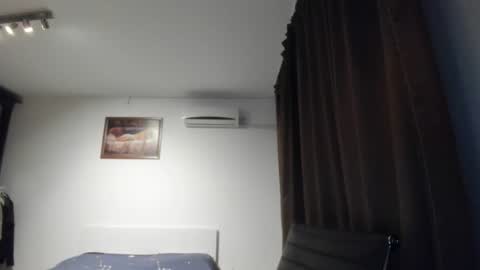 Snapshot of dreamboy240 chatting on 11-19-25, 02:39 Johnny online show from 11-19-25, 02:39