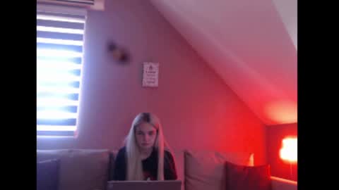 A girl online show from 05-14-26, 07:48