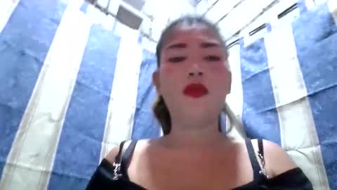 Snapshot of dreamer_17 chatting on 10-04-25, 01:42 Maui online show from 10-04-25, 01:42