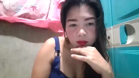 Snapshot of dreamer_17 chatting on 10-07-25, 04:09 Maui online show from 10-07-25, 04:09