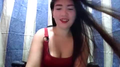 Snapshot of dreamer_17 chatting on 11-17-25, 04:40 Maui online show from 11-17-25, 04:40