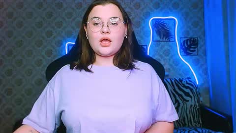 dreamforyoue2 online show from 12-15-25, 08:35