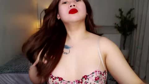 Snapshot of dreamgirlheaven chatting on 04-07-26, 06:25 Heaven online show from 04-07-26, 06:25