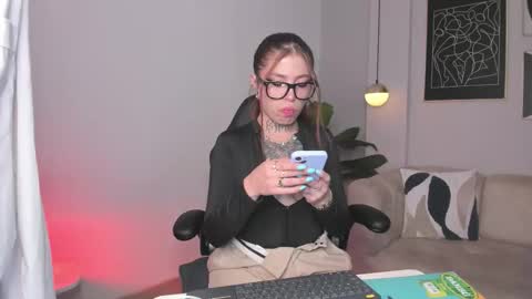 dreamleah_ online show from 09-22-25, 05:09