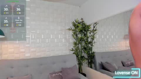 Snapshot of dreammr1 chatting on 12-23-24, 03:33 cris online show from 12-23-24, 03:33