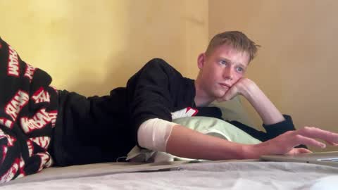 Snapshot of dreamy_devi1 chatting on 04-15-26, 01:51 dreamy_devi1 online show from 04-15-26, 01:51